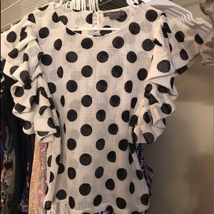 🌻NEW LISTING🌞 Stylish Polka Dot Gracia Top